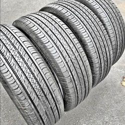 225 65 17 Continental tires Con 80% de Vida Las 4