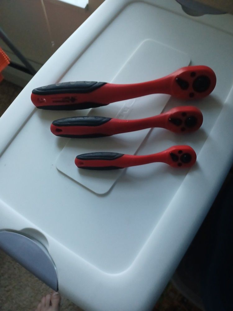 PERFORMANCE TOOL, 3 RATCHETS 1/2" DRIVE,3/8" DRIVE,and 1/4"