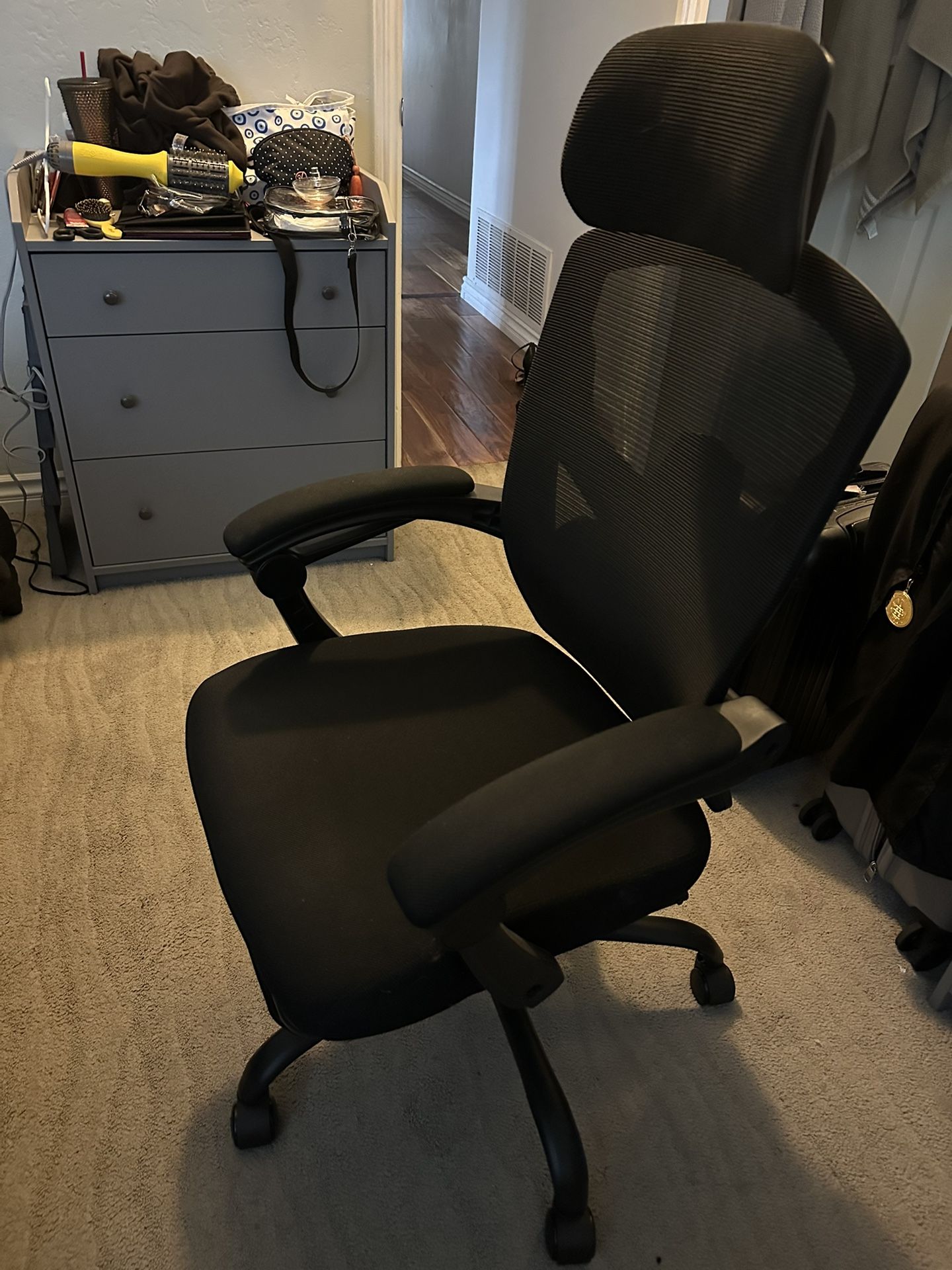 Ergonomic Black Mesh Chair With Foot Rest