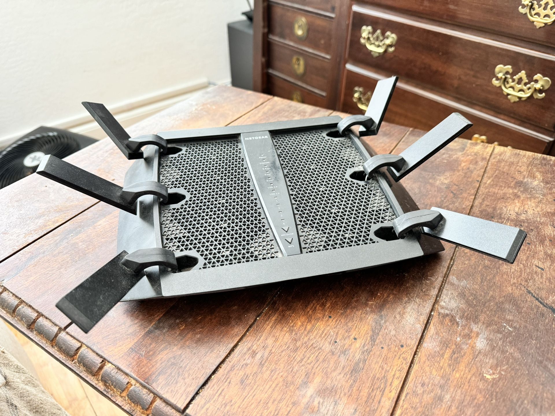 NETGEAR Nighthawk X6 Smart Wi-Fi Router (R8000) - AC3200 Tri-band