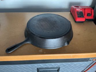 Cast iron pan