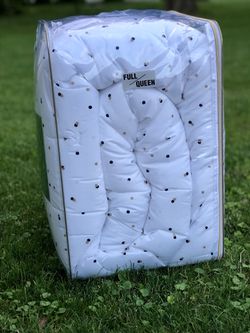 Kate spade confetti dot queen full comforter sham set new! for Sale in  Columbus, OH - OfferUp