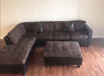 Brand new Sectional WITH Ottoman ! Comes in boxes