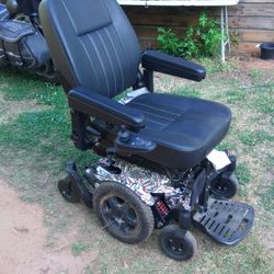 Quickie 24 Volt Mobility Scooter With The Liftable Chair