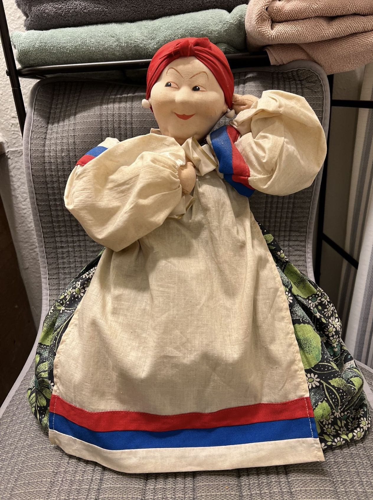 VINTAGE RARE DOLL FROM THE 1930s for a vintage samovar in very good condition!