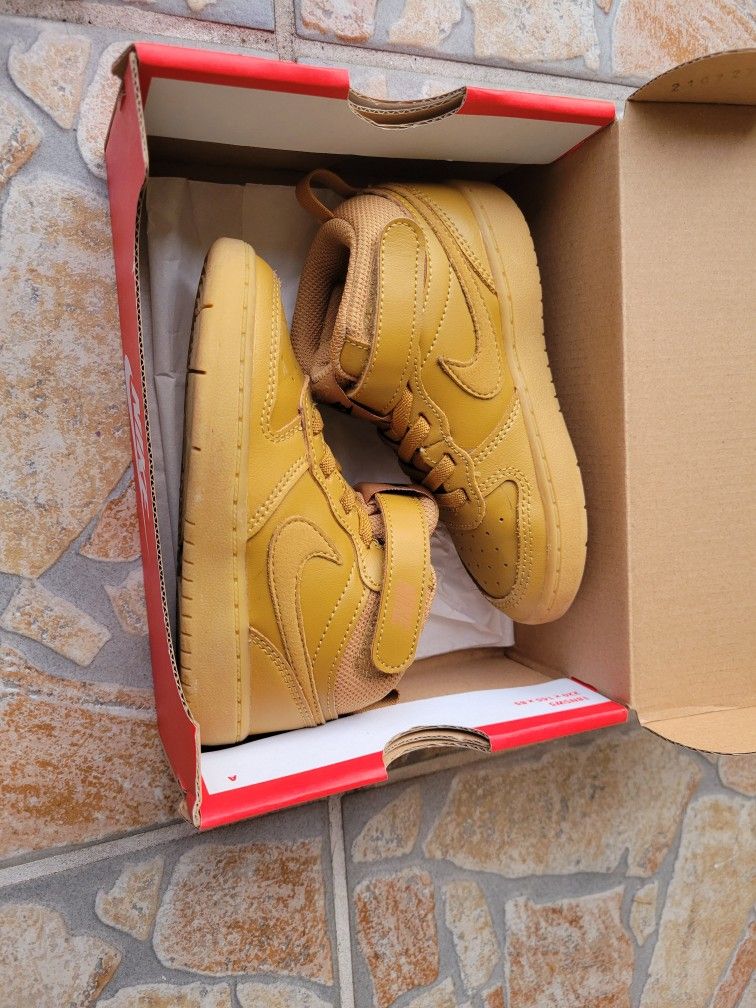 NIKE COURT BOROUGH MID 2 (TDV)
Size 9c WHEAT/WHEAT-BLACK BLEAT/NOIR/BLEAT
