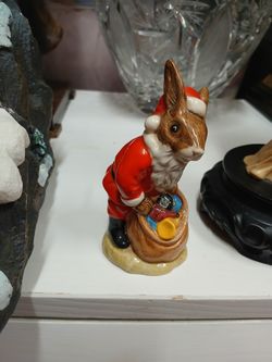 Royal Doulton Santa Bunnykins figurine. 