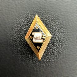 Vintage Jewelry 10k yellow gold Geometric DKE onyx star Brooch