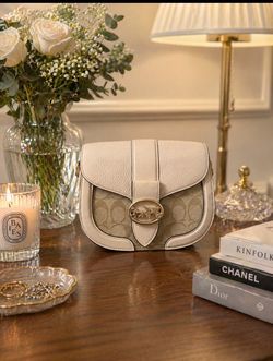 Beautiful Coach mini bag, compact and stylish. Perfect for everyday essentials like phone, keys, and cards. Lightweight, elegant, and easy to carry.