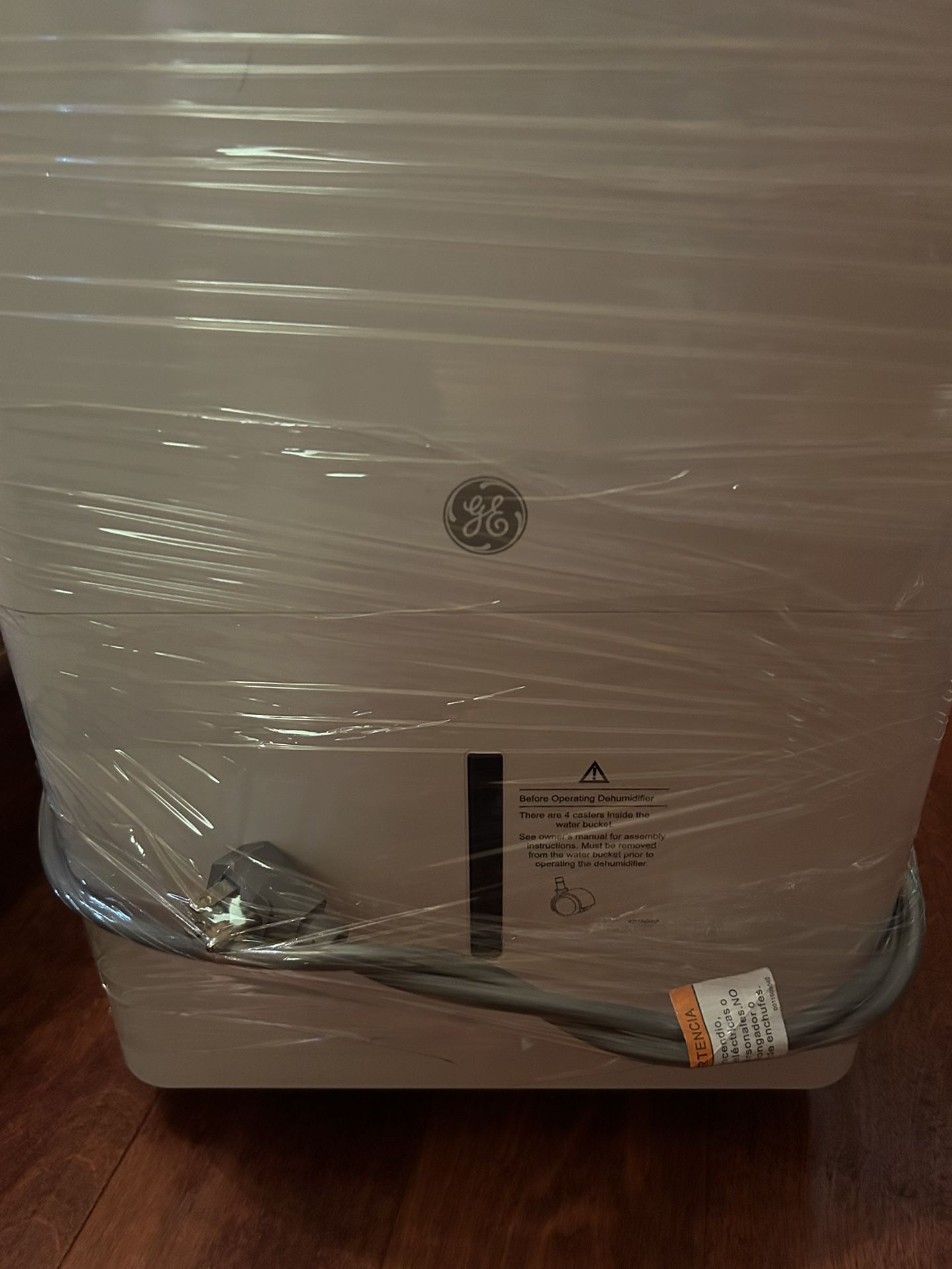GE DEHUMIDIFIER IN GREAT CONDITION
