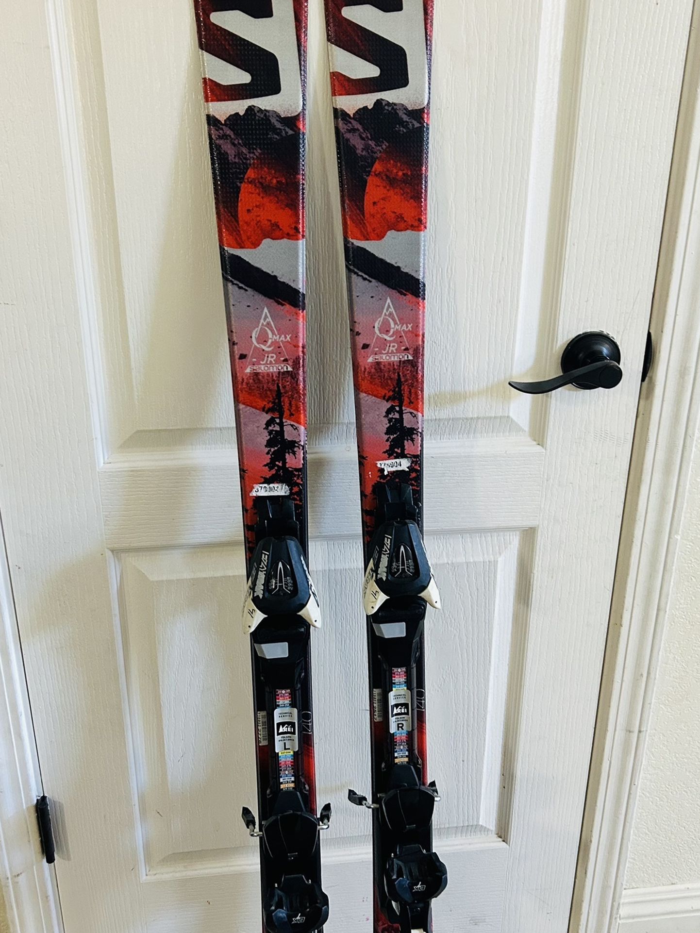 SALOMON SKIS WITH BINDINGS 140cm