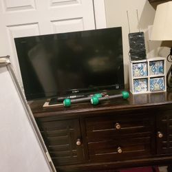 32 Sony Tv W Remote For Sale 