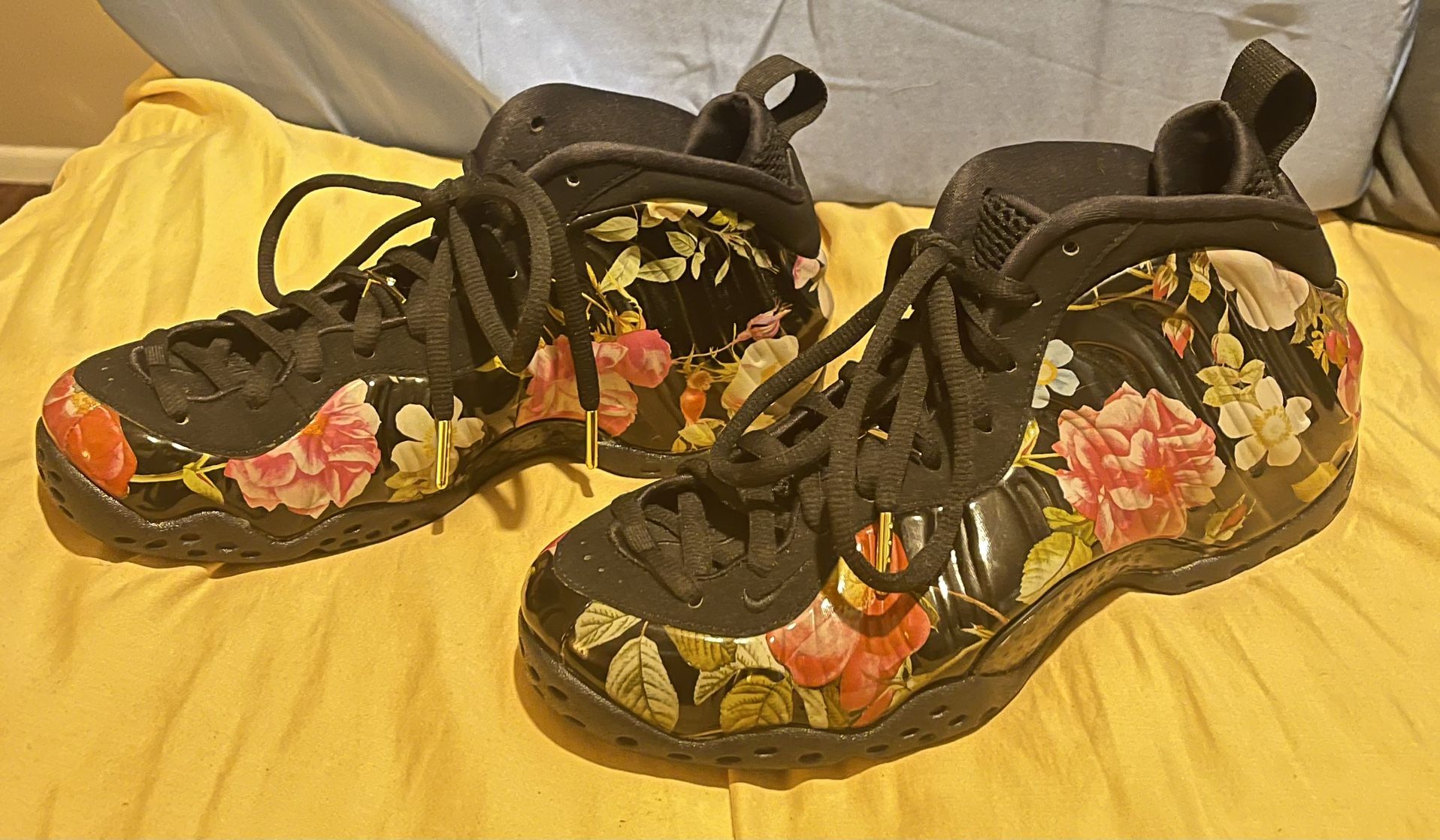 Nike WMNS Air Foamposite One Floral Size Black Metallic Gold