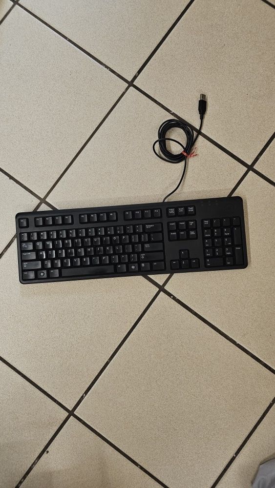 Full-Size Office Keyboard – 100% Layout, Plug & Play