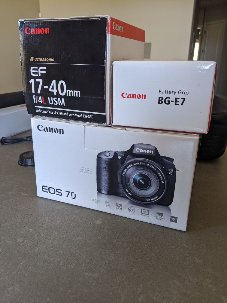 Canon 7d with a bunch of Accessories (Bundle)