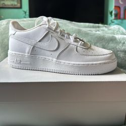 NIKE Air Force 1 LE 