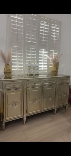 MIRRORED TV CONSOLE TABLE