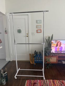 adjustable clothing rack