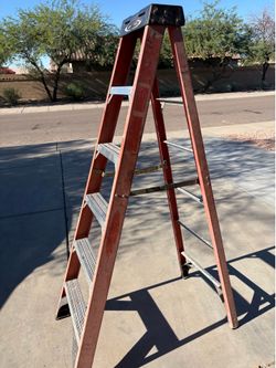 6ft Fiberglass Ladder