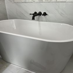 Soaking Tub With Faucet Set.  MUST REDUCE PRICE