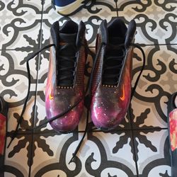 Nike Zoom Hyperflight
Superhero LeBron Size 8