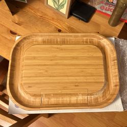 Cheeseboard with knives