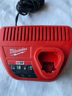 Milwaukee M12 cargador charger