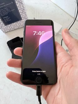 Black iPhone SE 2nd gen 64GB Unlocked