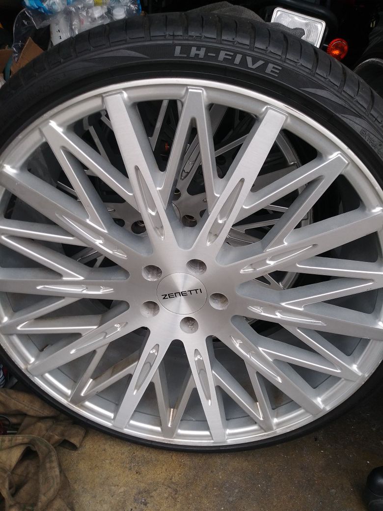 Zenetti off set 22 inch rims and tires