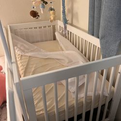Crib w Naturpedic organic mattress