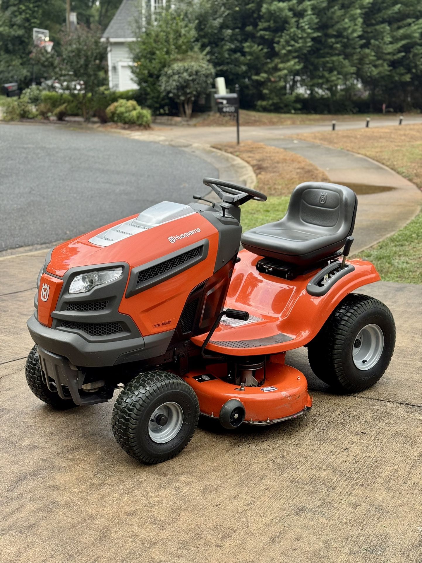 Riding Lawn Mower Husqvarna 