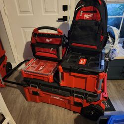 New Milwaukee packout assortment! 5 pieces new tool boxes and tool bags