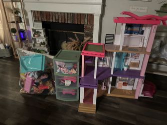 Barbie lot - Barbie dream house