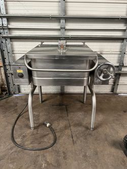 Commercial Tilt Skillet