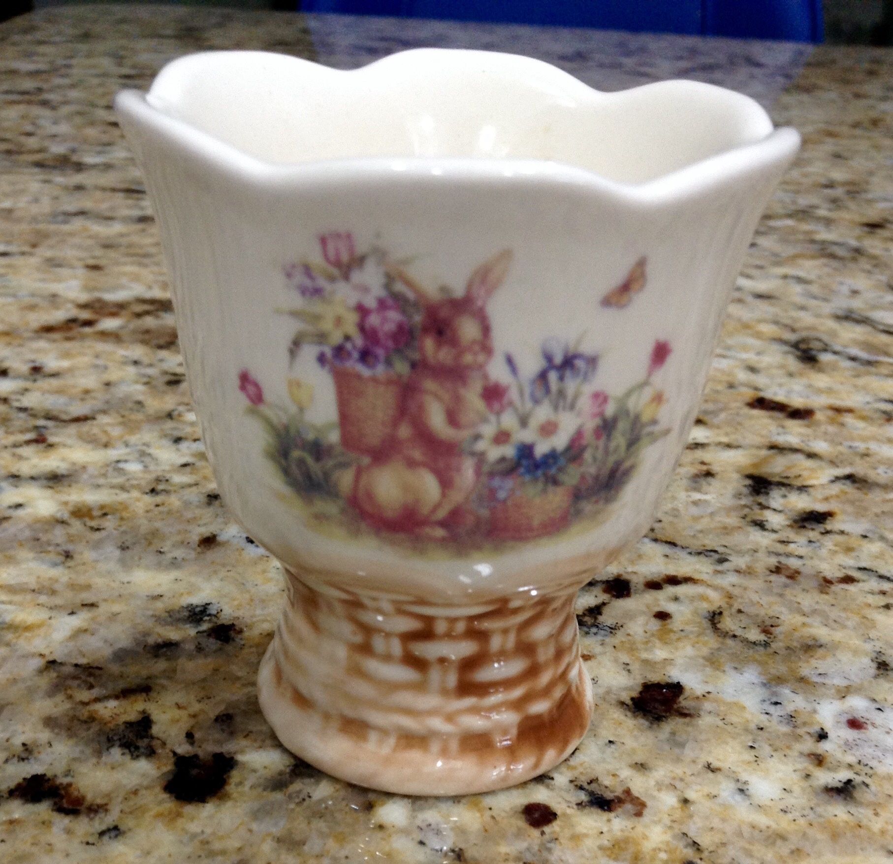 Ceremic Easter egg holder