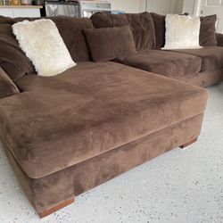 Macy’s Immaculate Dark Brown Sectional 