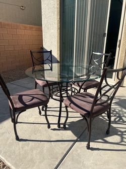 Round Table Dining Set