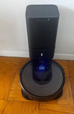 iRobot Roomba Robot Vacuum with Clean Base – Used