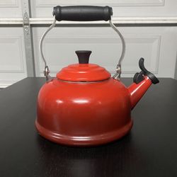 Le Creuset Classic Whistling Tea Kettle – Iconic & Functional