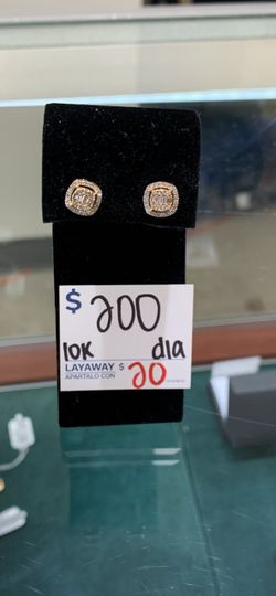 10k Diamond Stud Earrings