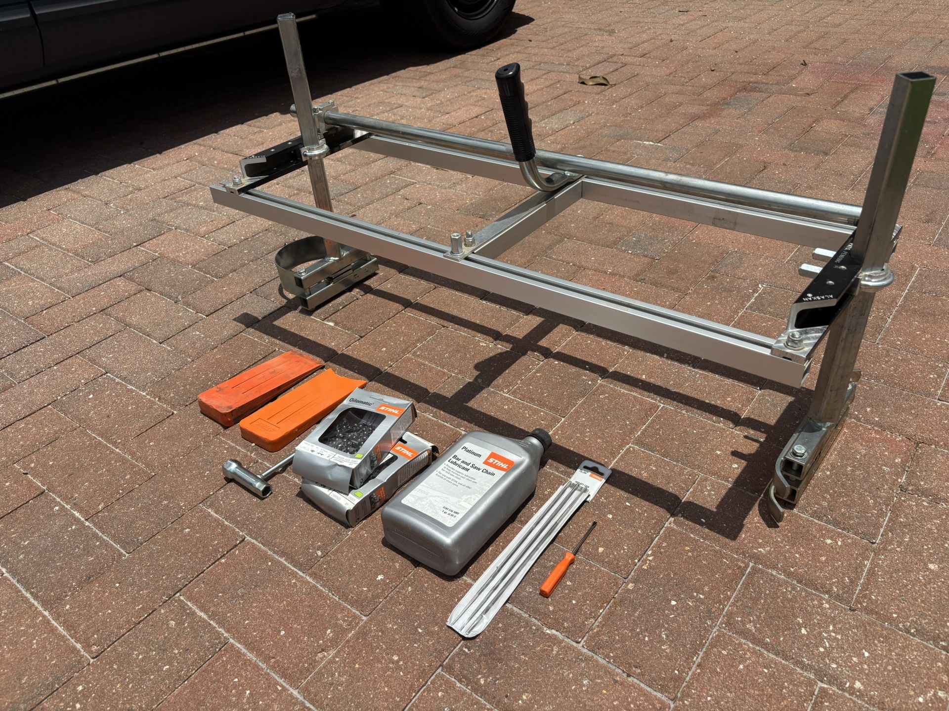 Alaskan Mill 36” (Portable Chainsaw Sawmill) Granville; 2 Wedges, 2 Chainsaw Blades, Bar And Chain Lubricant