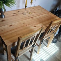 Pine Kitchen Table With 4 Chairs And Seat Cushions