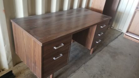 Desk.