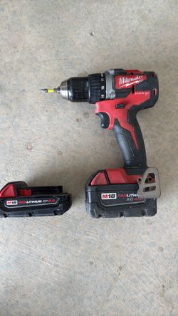 Milwaukee brushless drill with 2 batteries