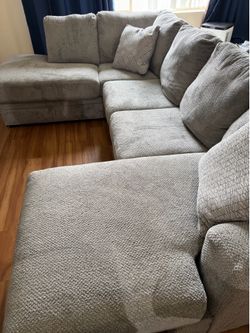 Ashley Casselbury 2 piece sectional sofa with chaise