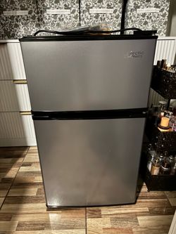 Mini fridge brand new