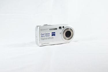 Sony DSC-P100 cybershot camera