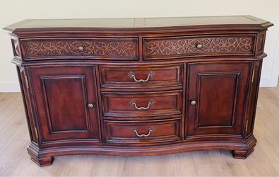 Pulaski Dark Cherry Wood Buffet Sideboard China Cabinet