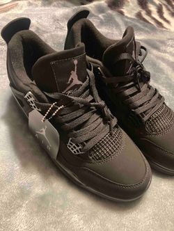 Jordan 4 Black Cats 9.5 (shoot an offer)