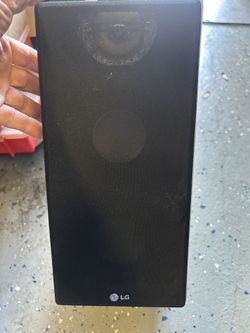 1 LG Bookshelf Speaker lfs-u850